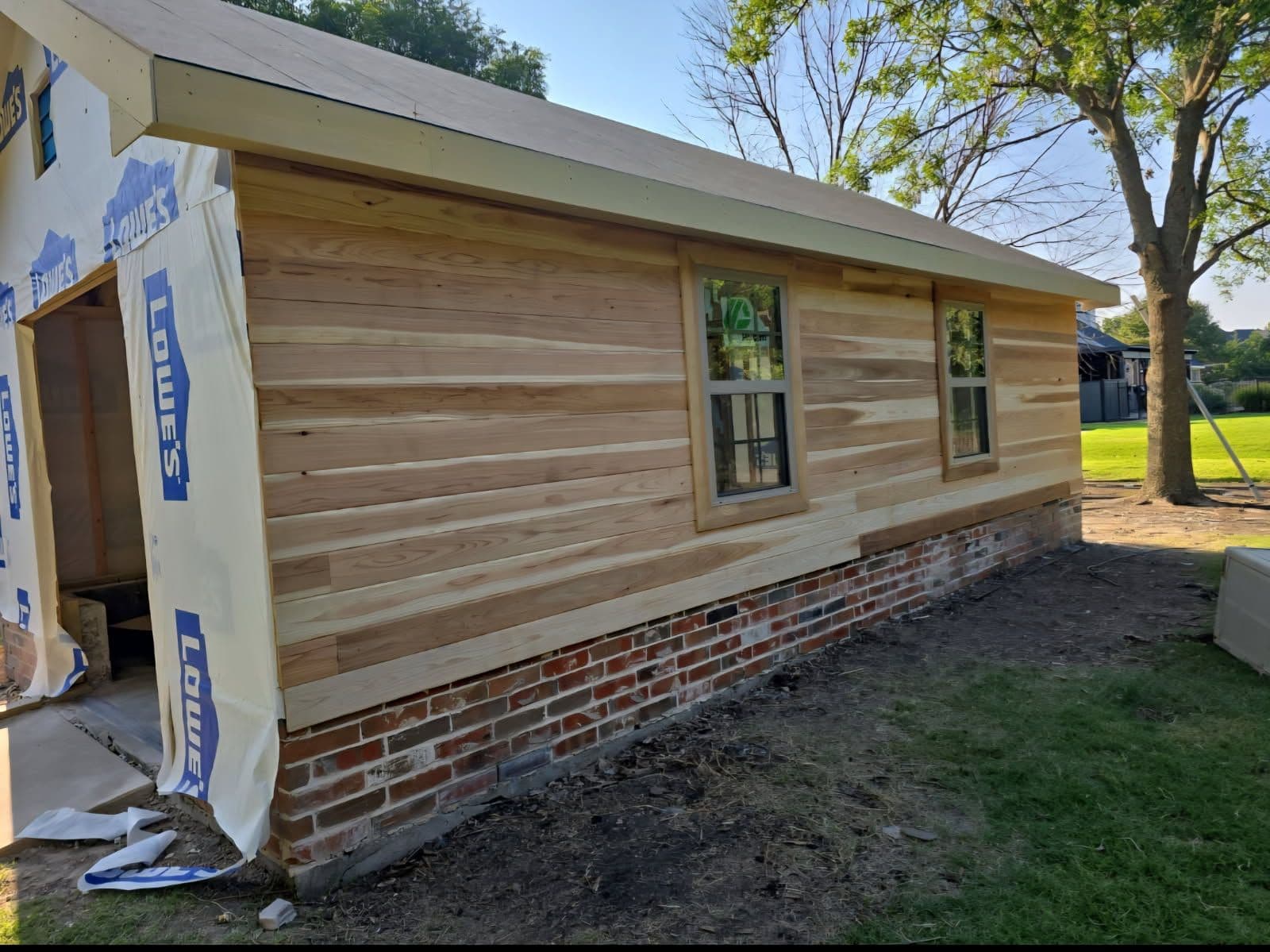 Gallery photos for Transforming an Old Greenhouse into a Modern Man Shed: Image #2