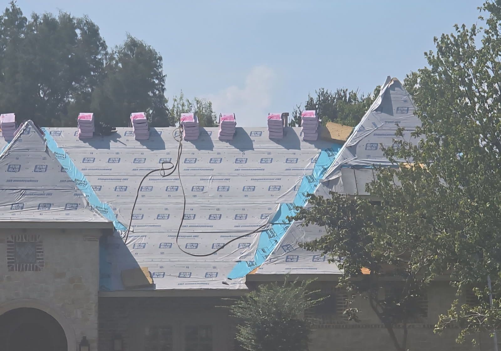 Gallery photos for Expert Roof Installation for a Stunning Home: Image #1