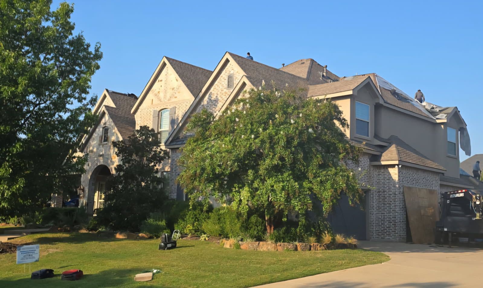 Gallery photos for Transforming Homes with Expert Roof Installations: Image #2