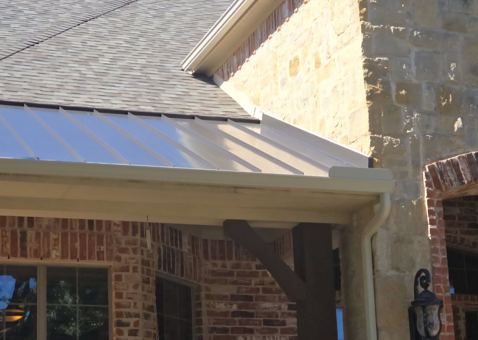 Gallery photos for Sturdy and Stylish Roofing Makeover: Image #2