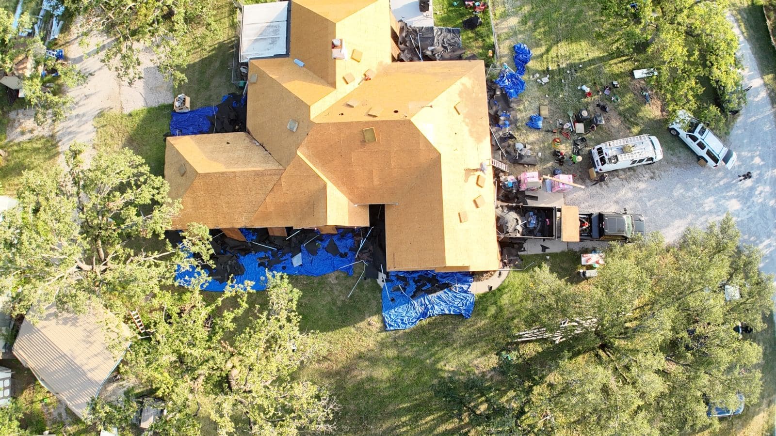Gallery photos for Texas Roof Replacement in Full Swing at Early Morning: Image #2
