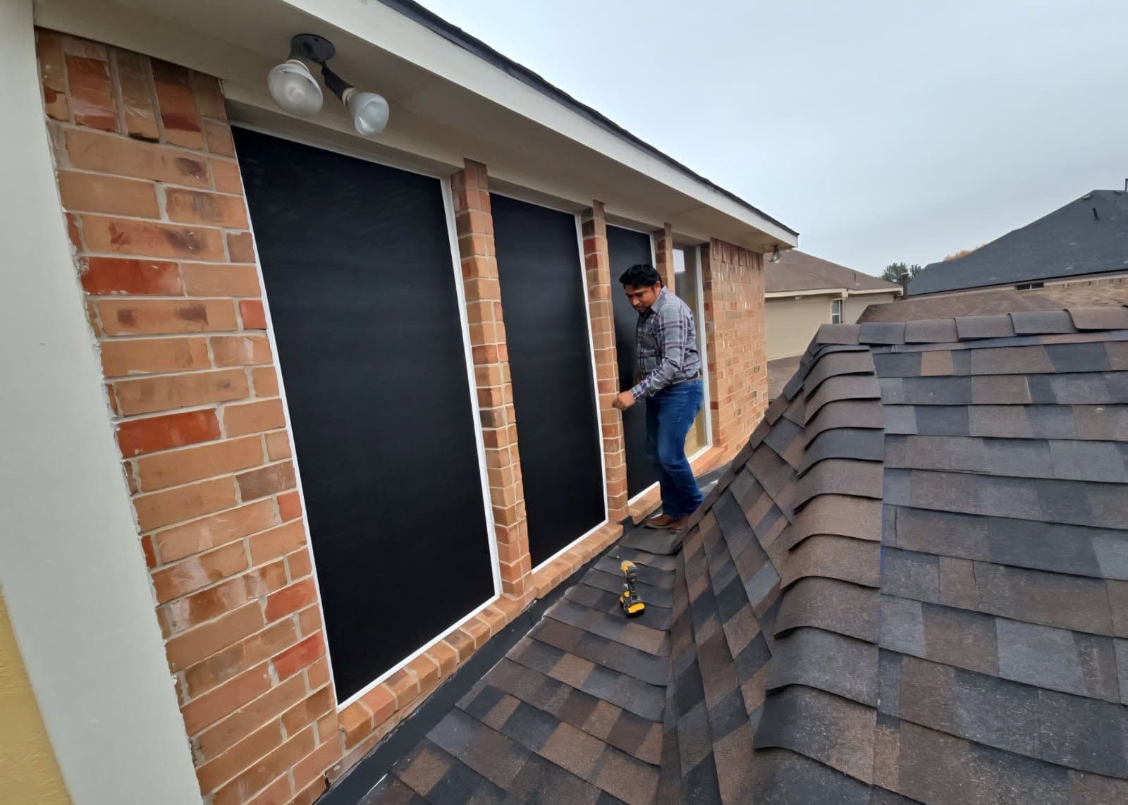 Suntech 90 Solar Screens Installed at Home image